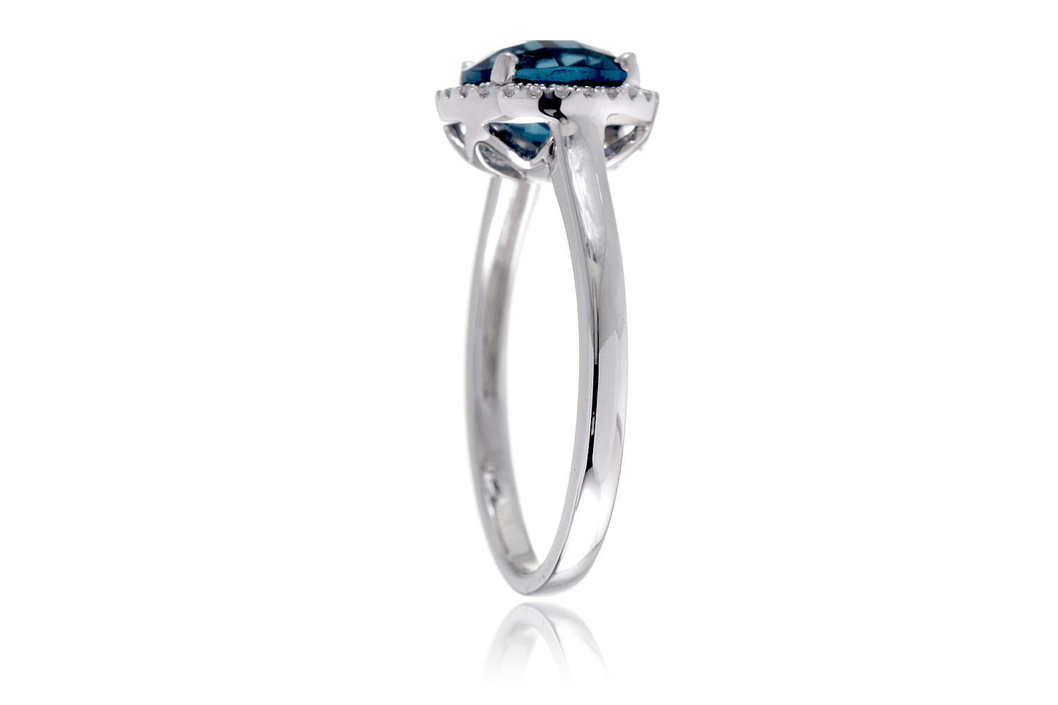 The Ophelia Round London Blue Topaz (7mm)