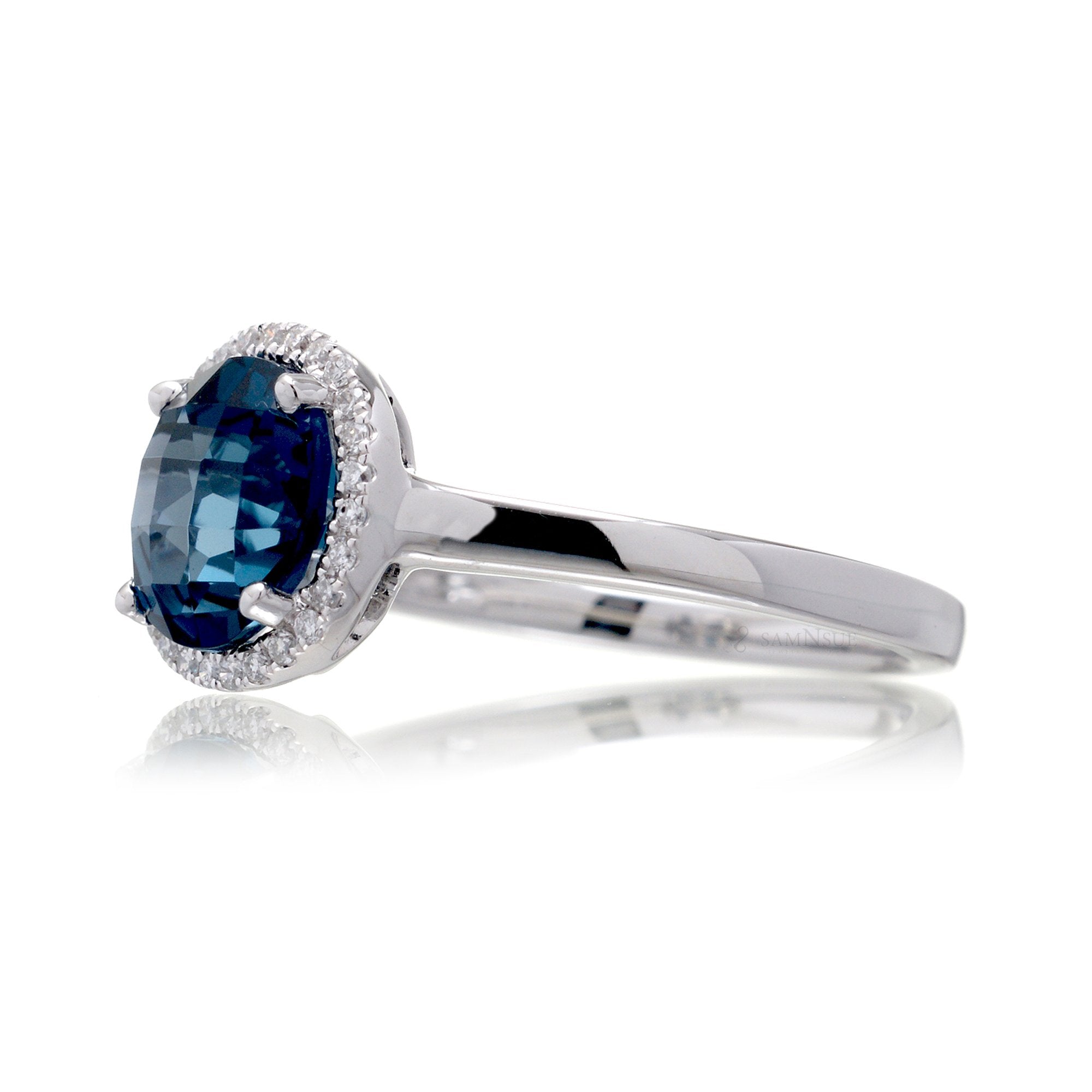 The Ophelia Round London Blue Topaz (7mm)