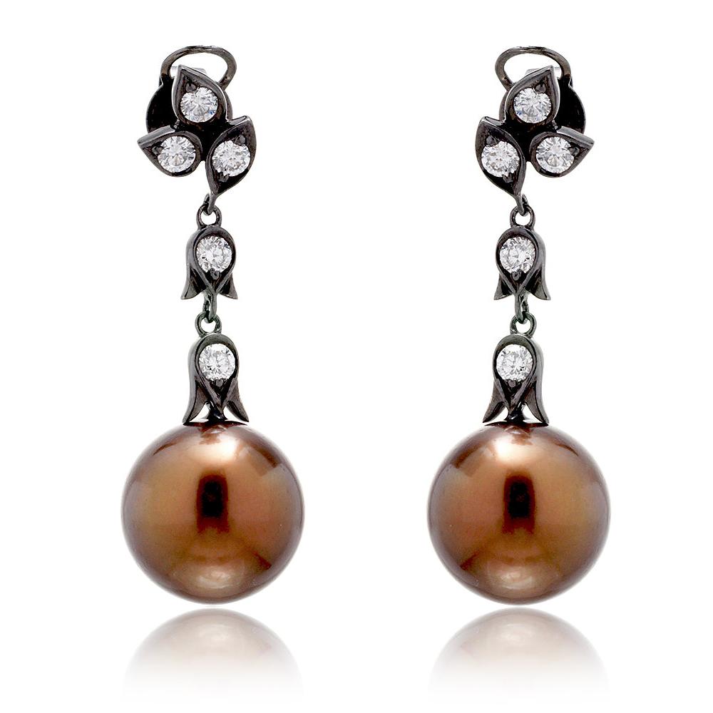 The Tita Pearl Dangle Earrings (13mm)