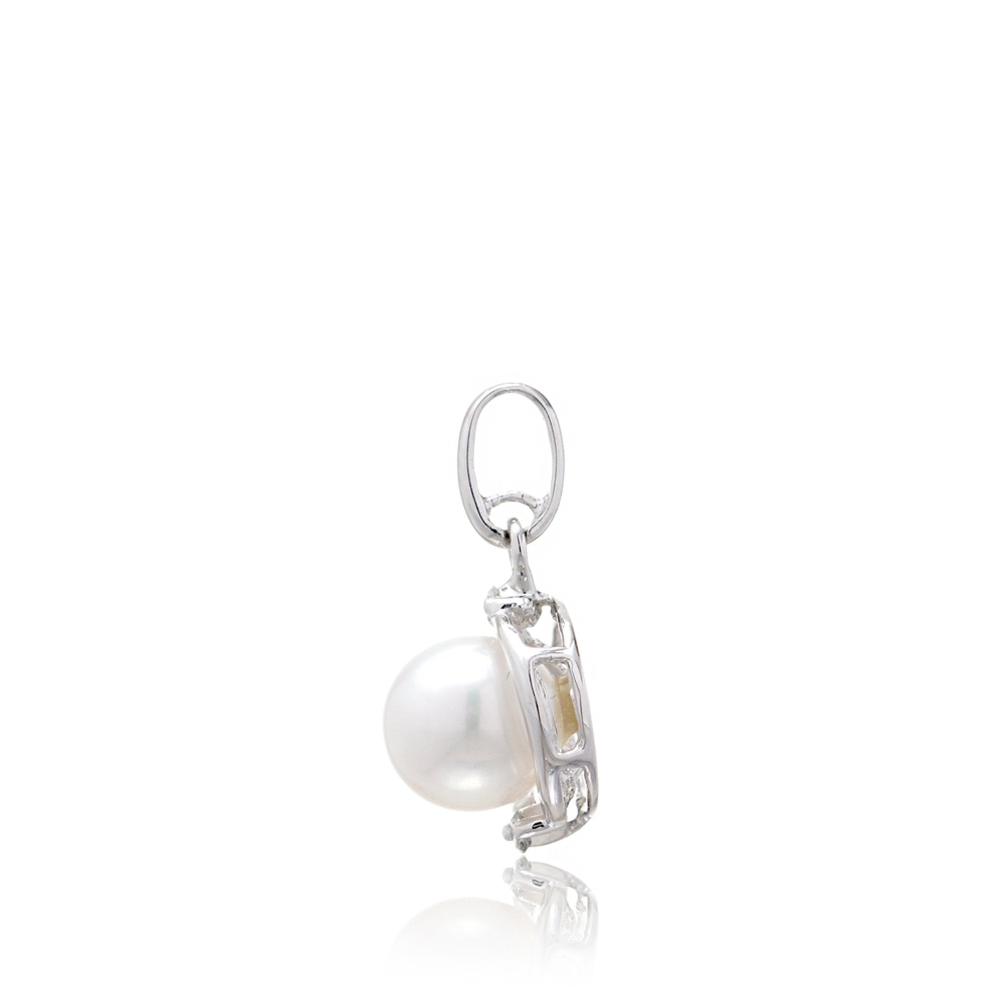 The Embraced Akoya Pearl Pendant