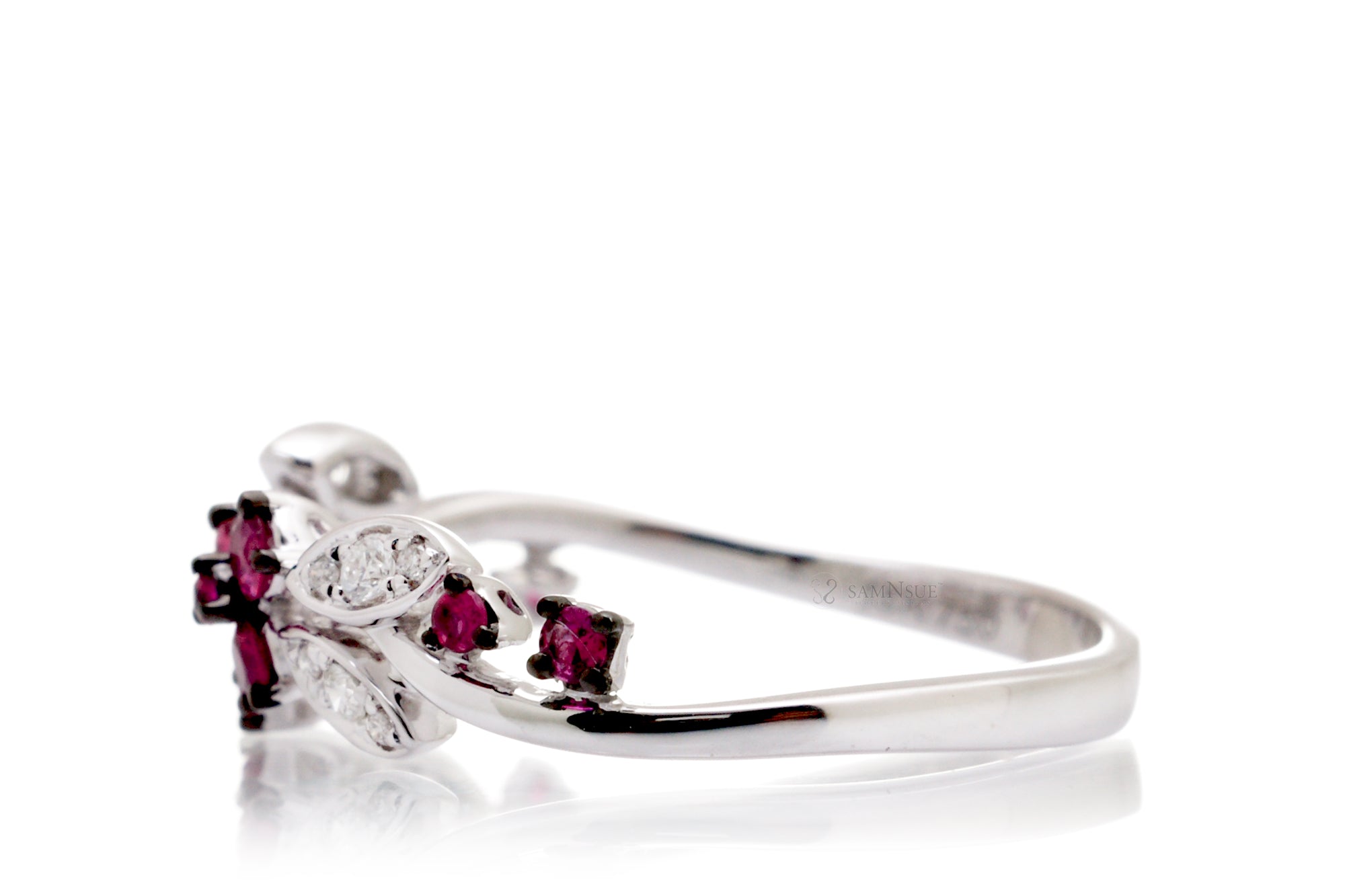 The Evy Ruby Ring