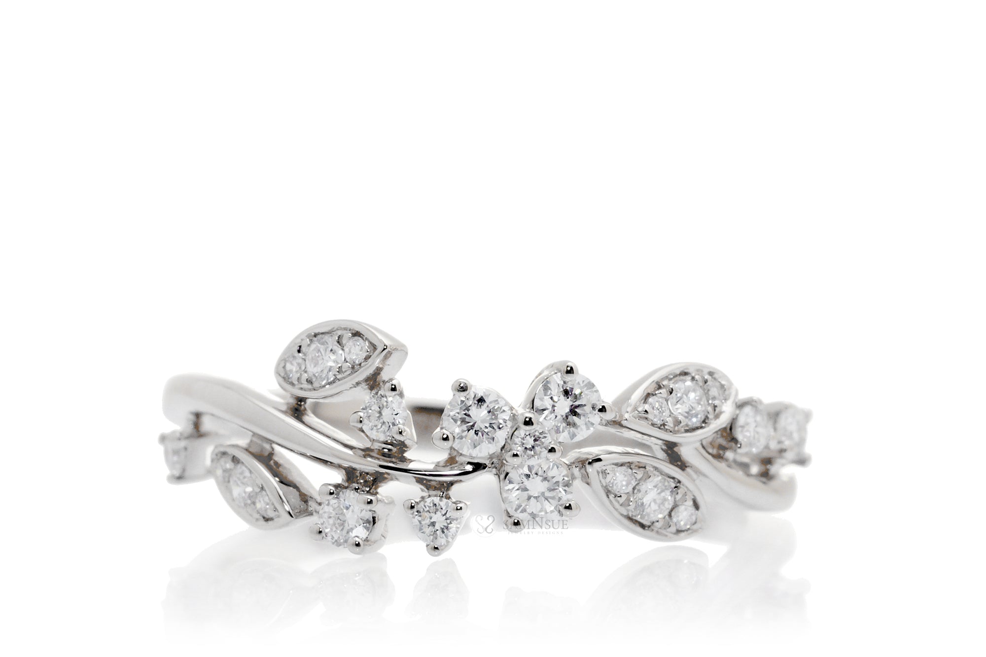The Evy Diamond Ring