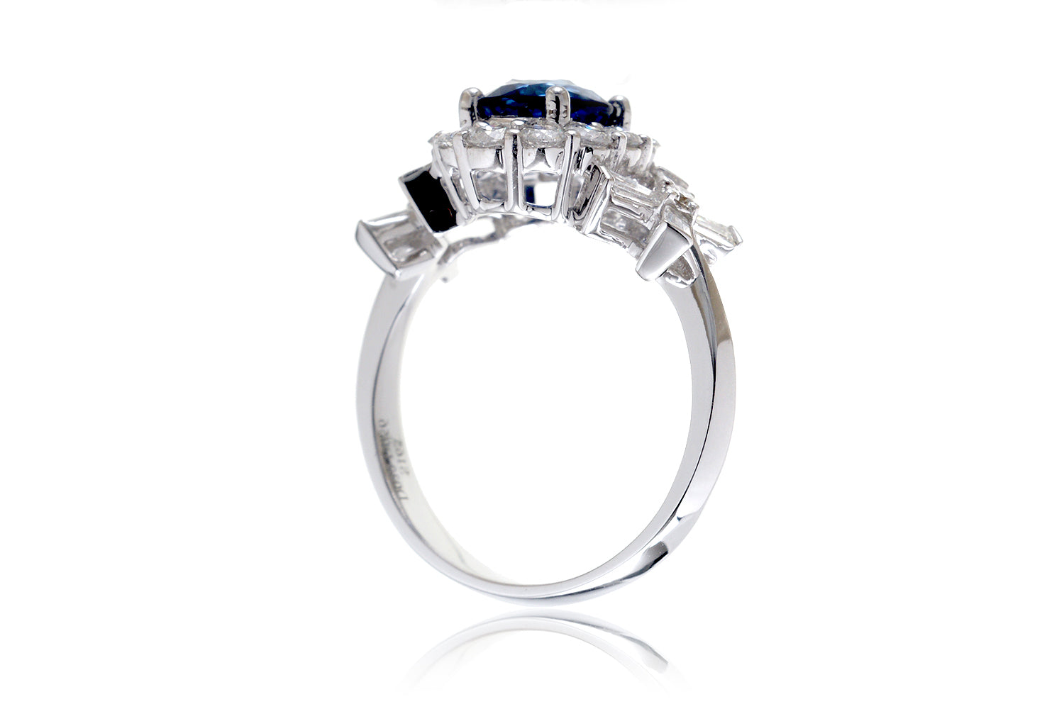 The Julie Oval Sapphire (7x6mm)