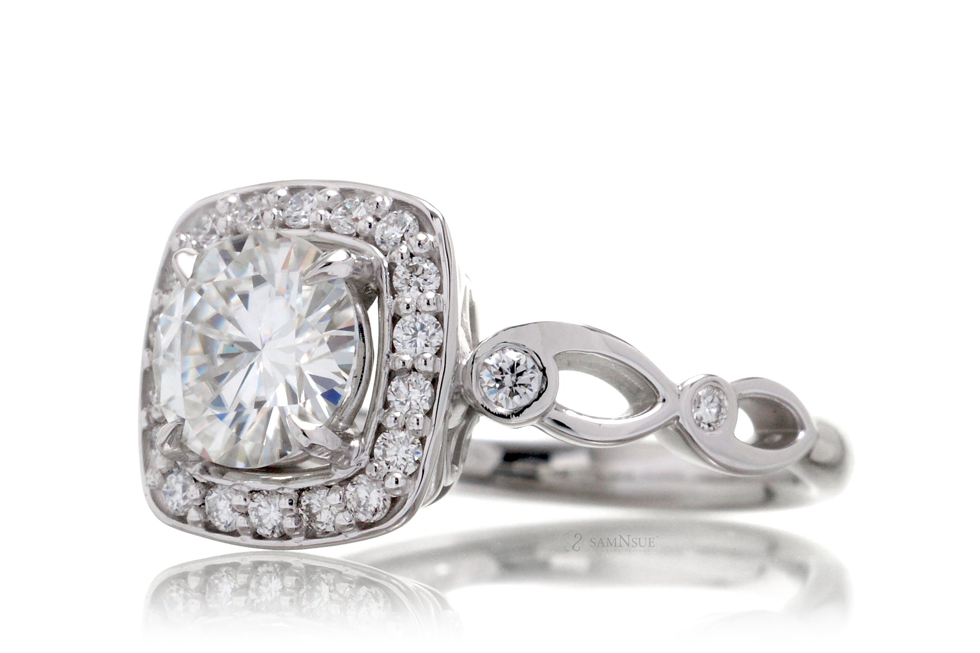 The Nova Round Moissanite Ring (7mm FB)