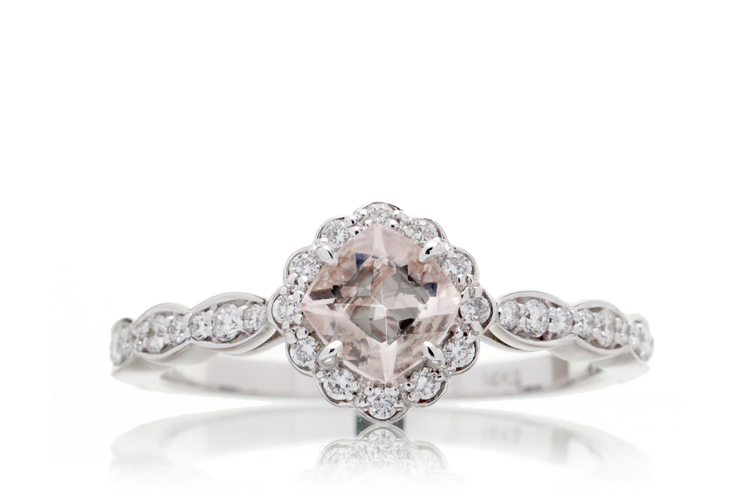 The Cushion Scallop Morganite (5x5 Losange)