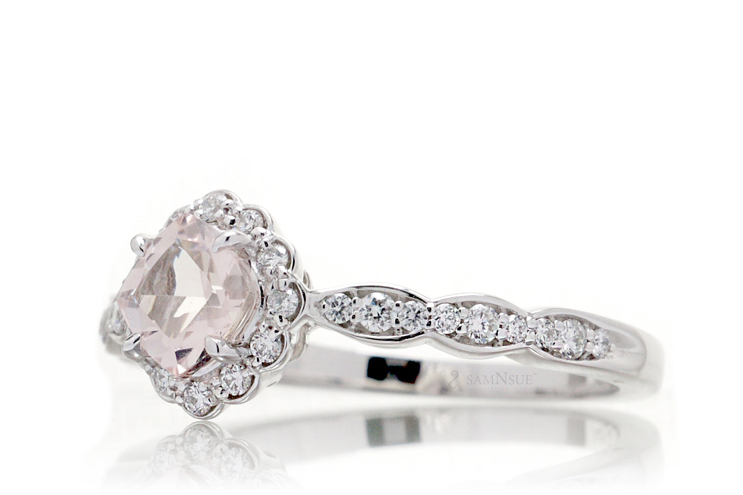 The Cushion Scallop Morganite (5x5 Losange)