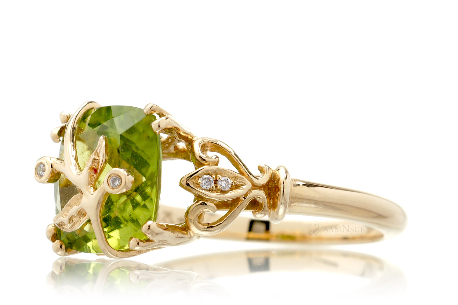 The Leaf And Vine Cushion Peridot