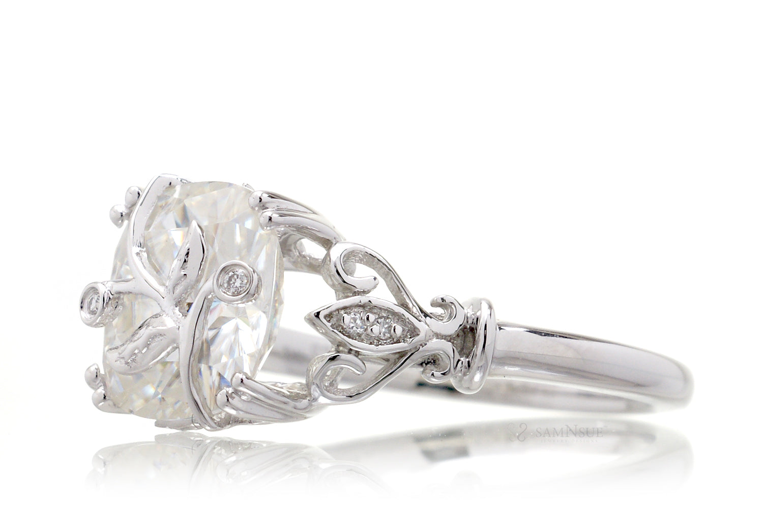 The Leaf And Vine Cushion Moissanite