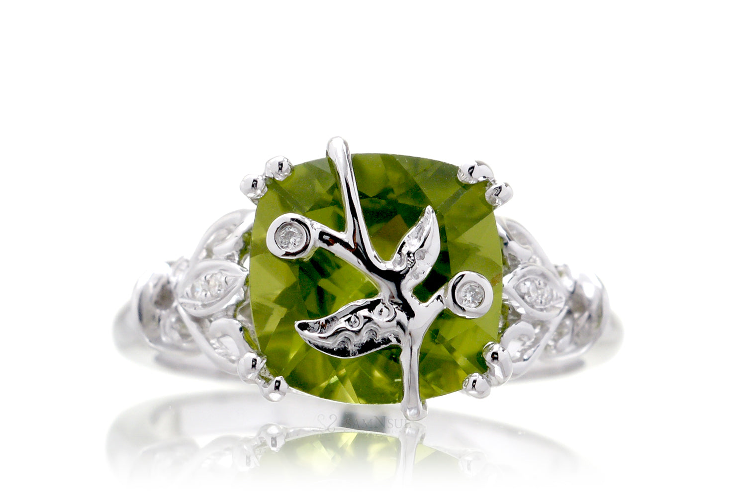The Leaf And Vine Cushion Peridot