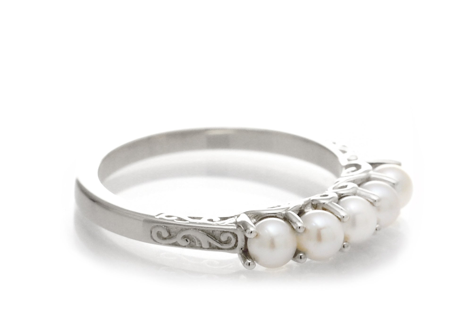 Five Pearl Scroll Band