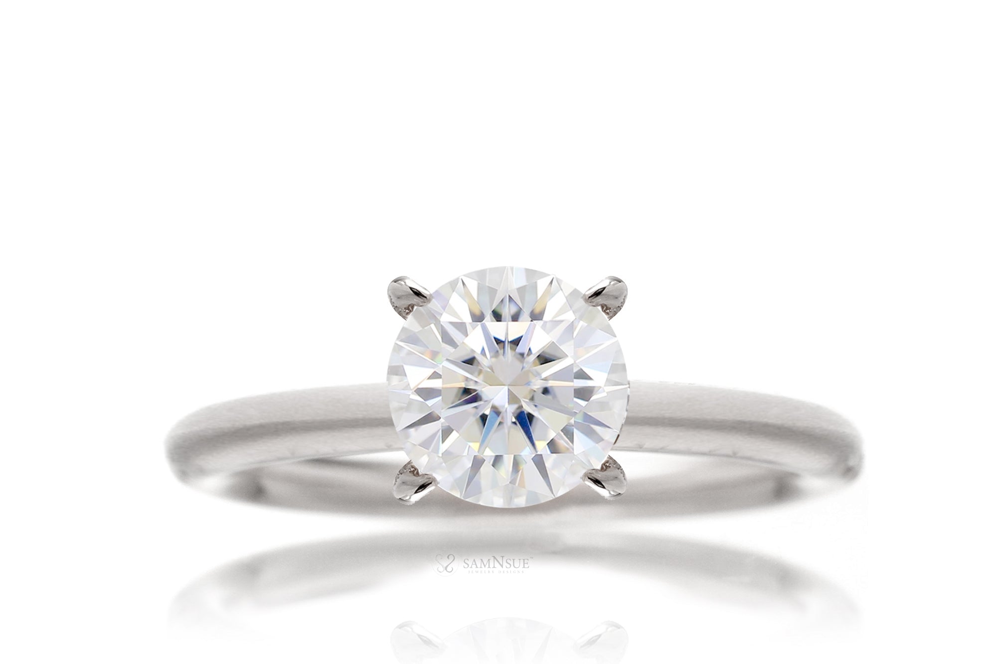 The Ava Round Diamond Ring (Lab-Grown)