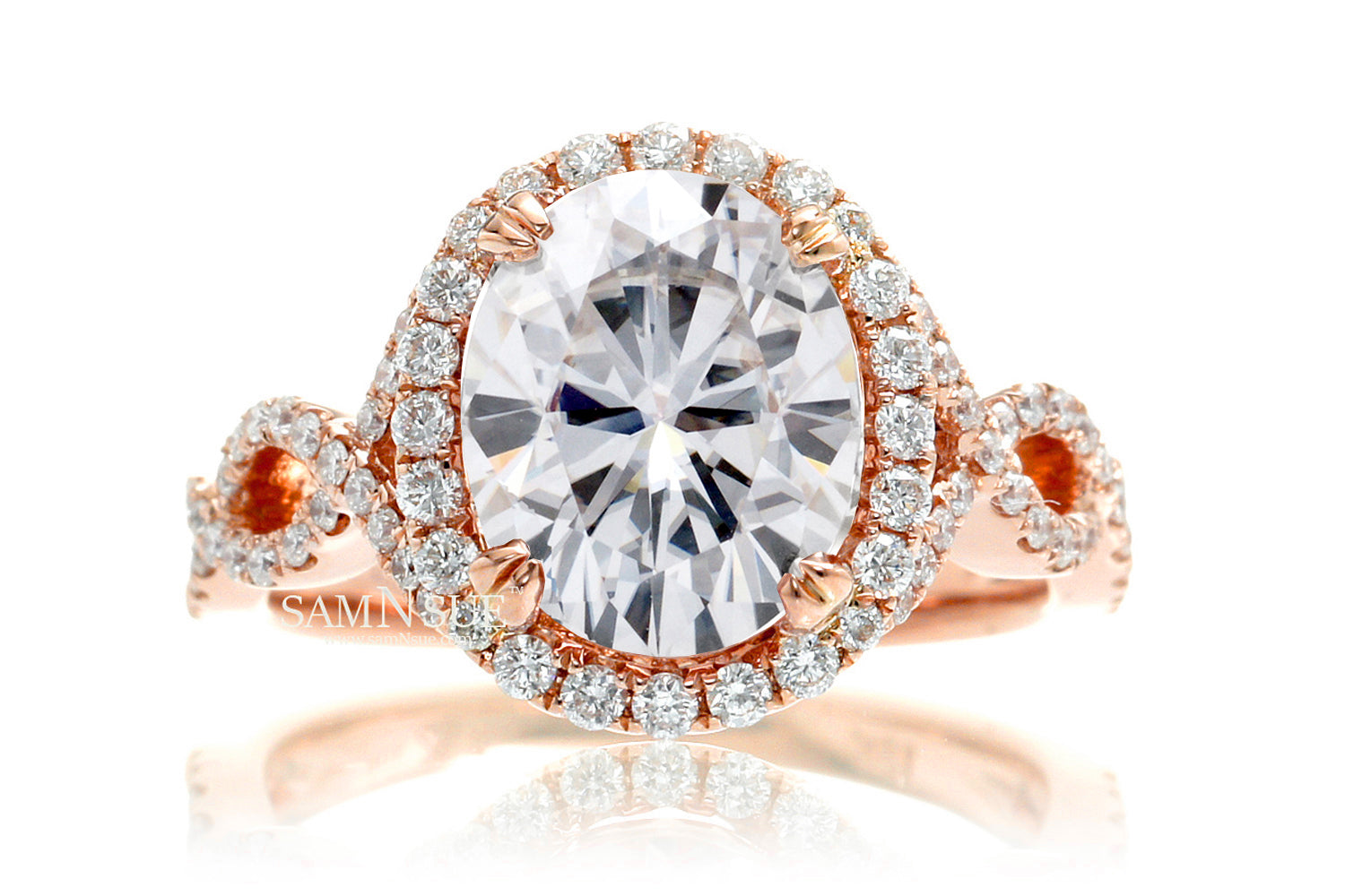The Shelly Oval Moissanite