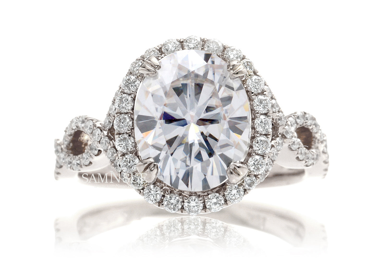 The Shelly Oval Moissanite