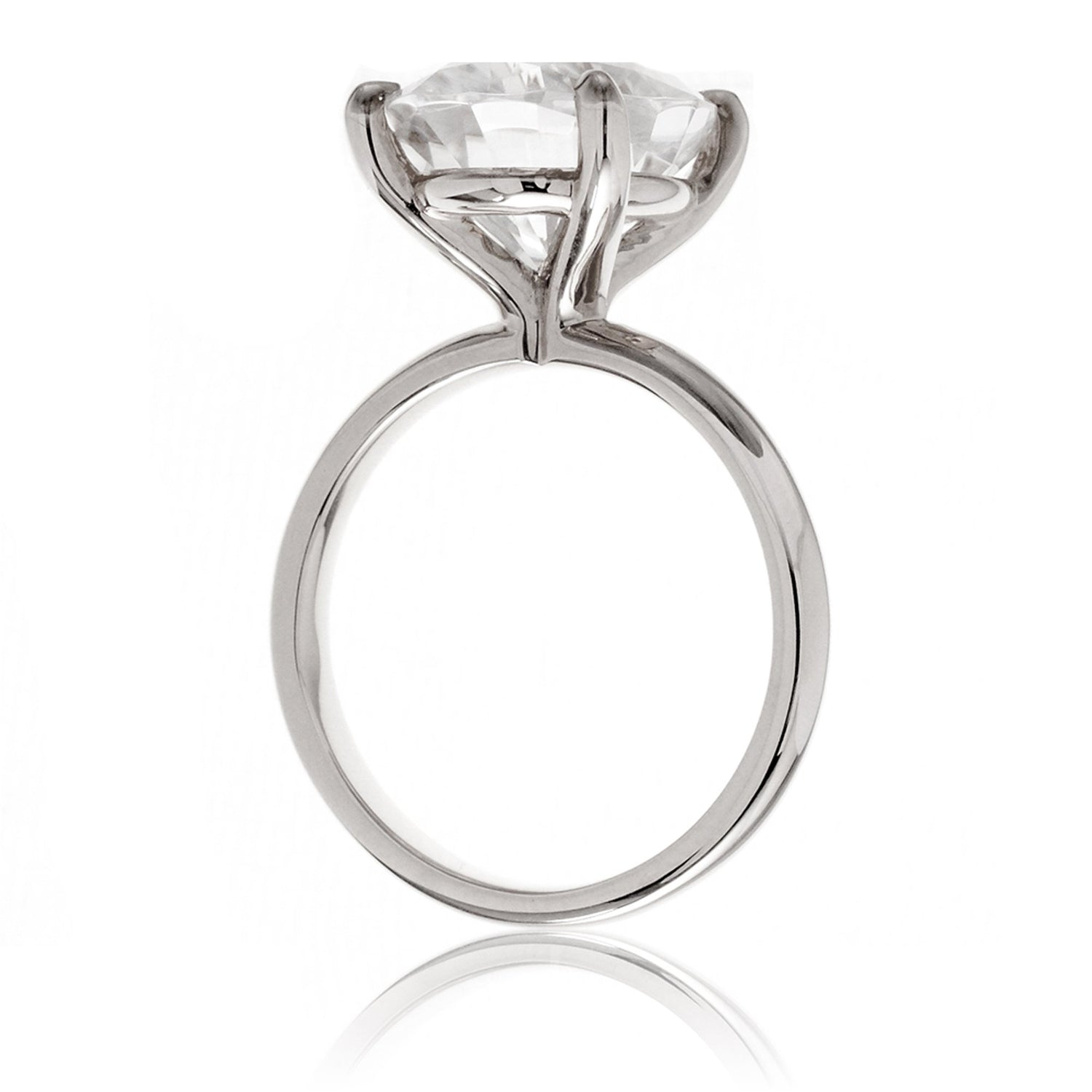 The Kim Oval Moissanite