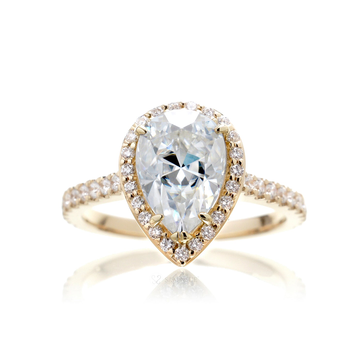 The Sunset Pear Moissanite