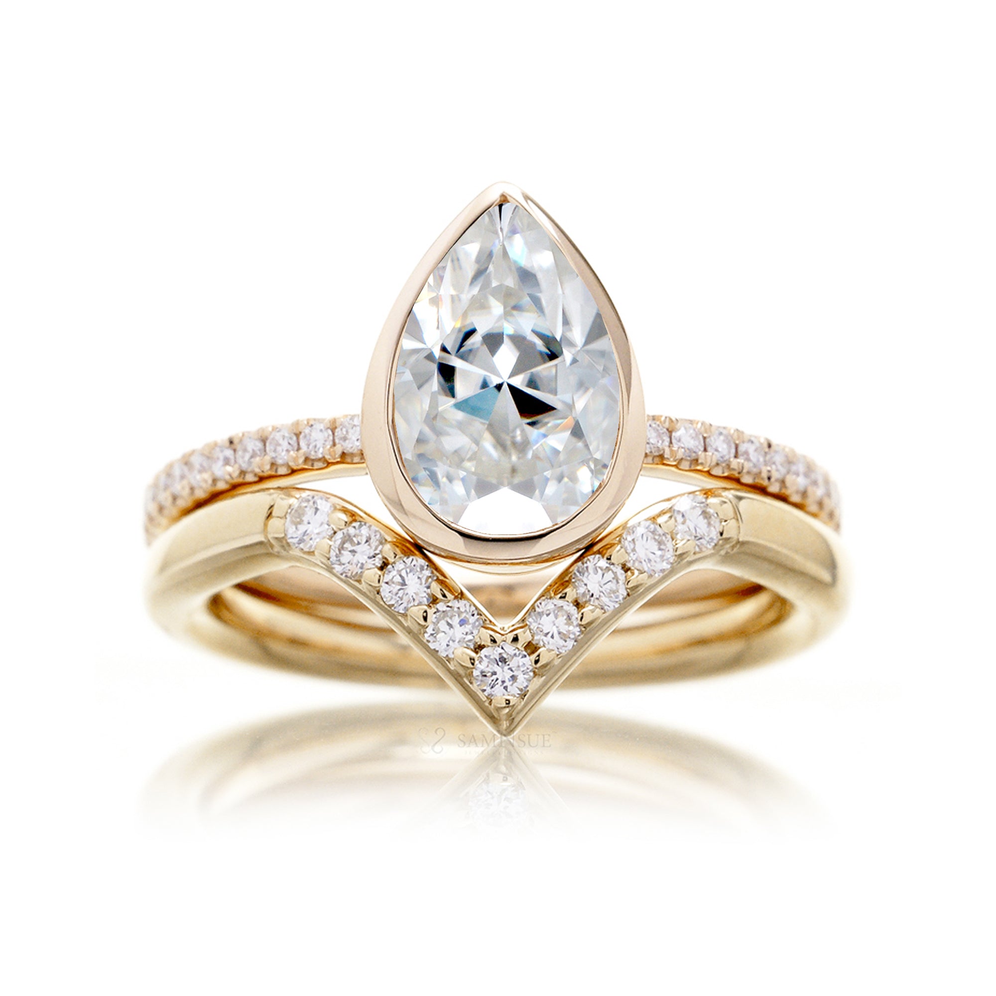 The Beverly Pear Moissanite
