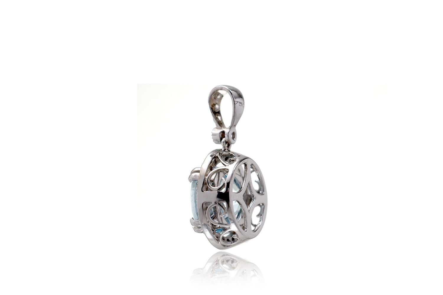 The Shelly Round Aquamarine Pendant (8.8mm)