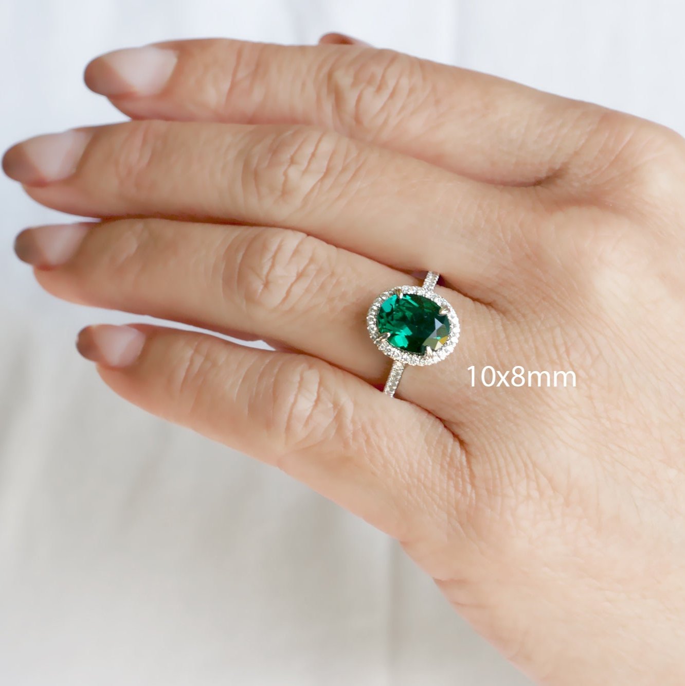 The Signature Oval Green Emerald (Lab Grown)
