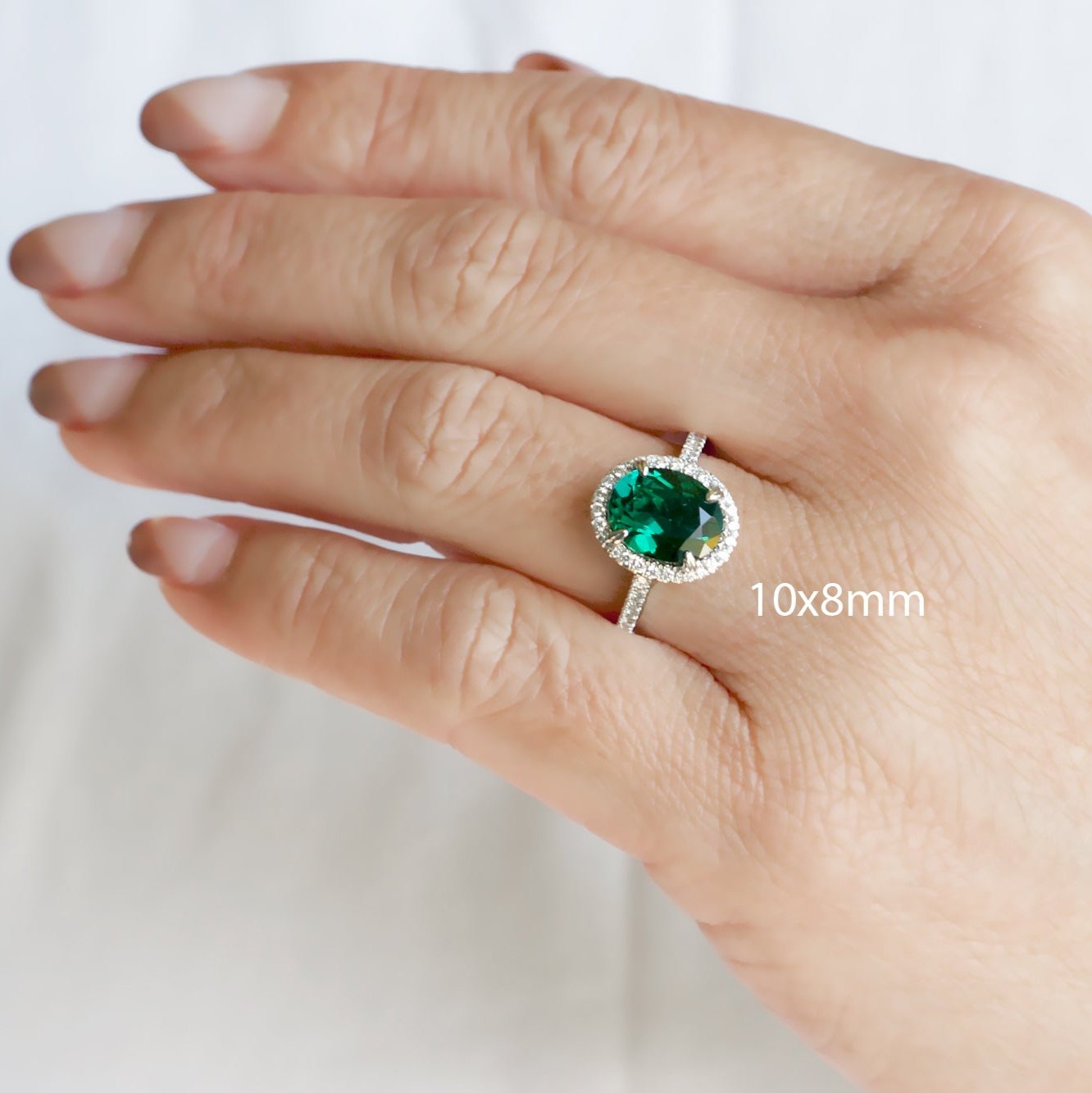 The Signature Oval Green Emerald (Lab Grown)