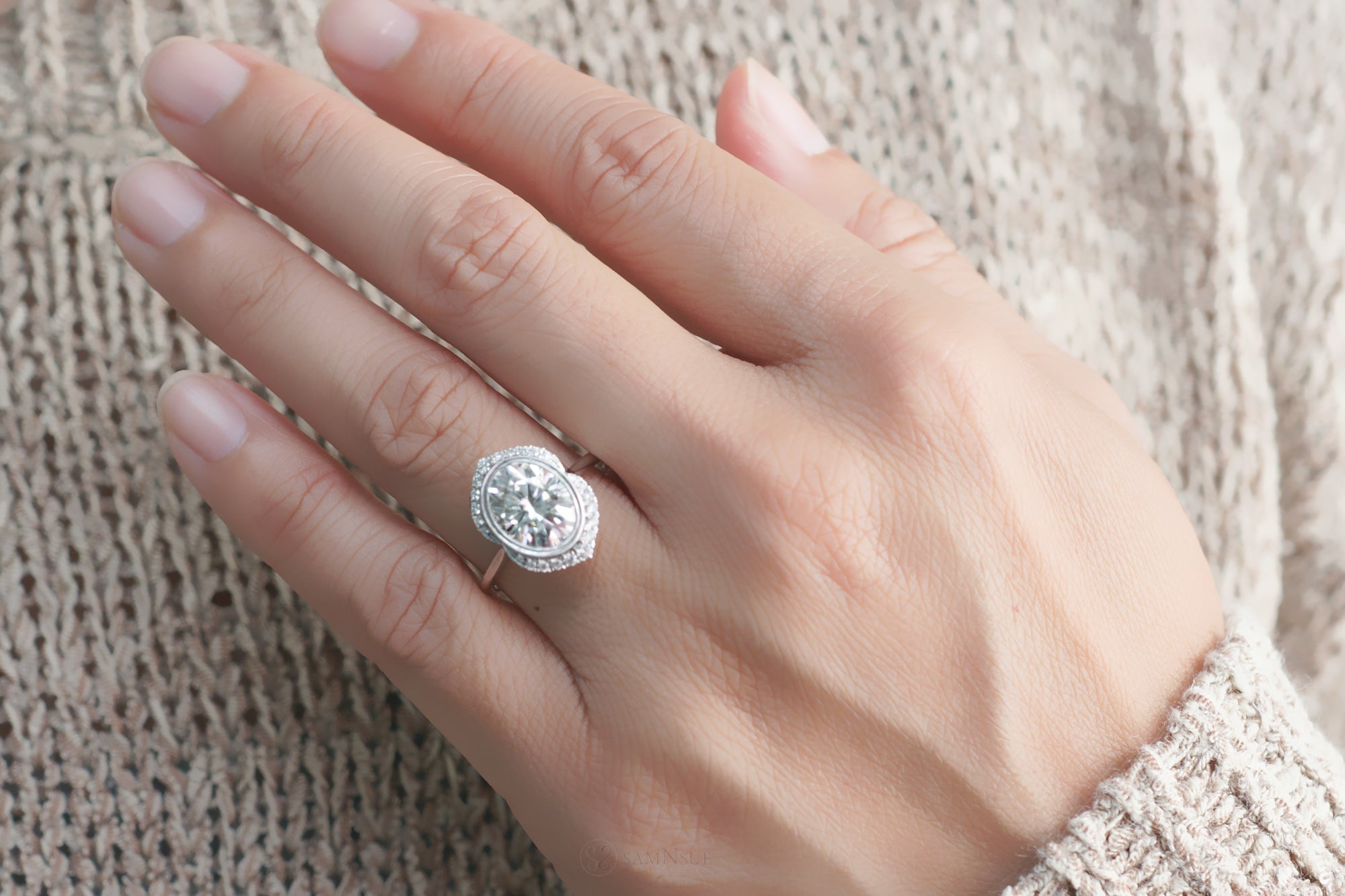 The Simone Oval Moissanite